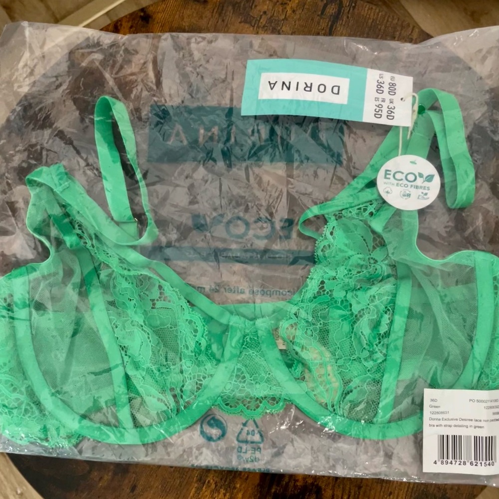 NWT Dorina Exclusive Desiree lace non padded bra with adjustable straps